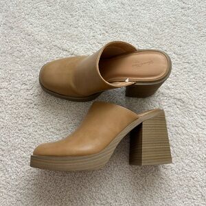 Universal Thread Shoes